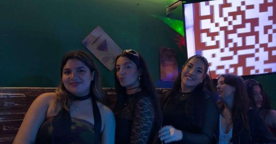 Lisbon Pub-crawl: 1h of open bar, Shots and VIP Club Entry - Dress code, comfort, and who should book