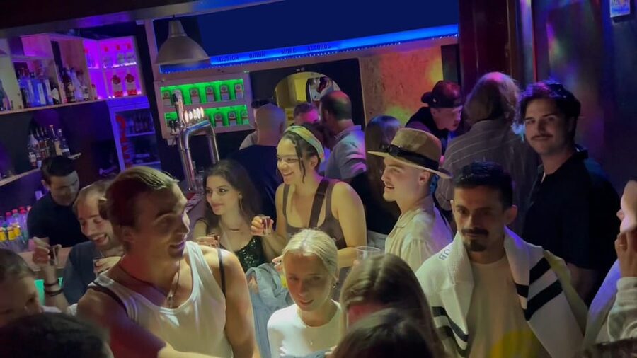 Lisbon Pub Crawl: Unlimited Drinks, Shots & V.I.P Club Entry - Meeting at Miradouro de São Pedro de Alcântara