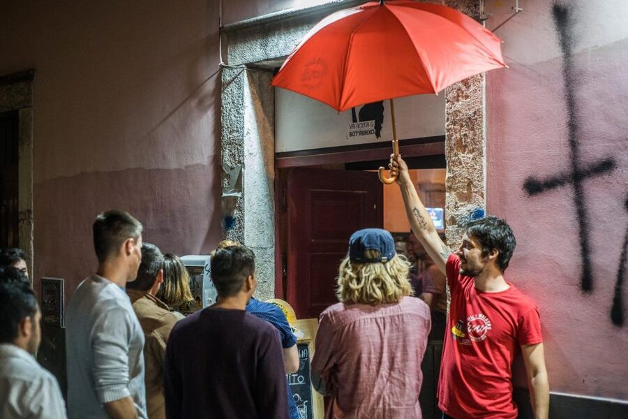 Lisbon: Pub Crawl with Open Bar (Premium Upgrade Available) - The people who will get the most from it