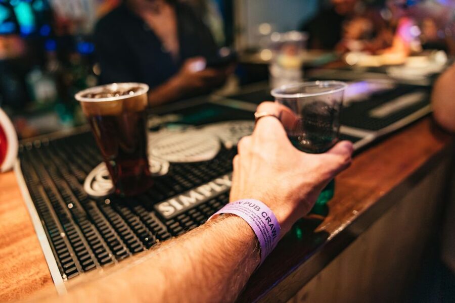Lisbon: Pub Crawl with Open Bar, Shots & VIP Club Entry - Who will enjoy this most