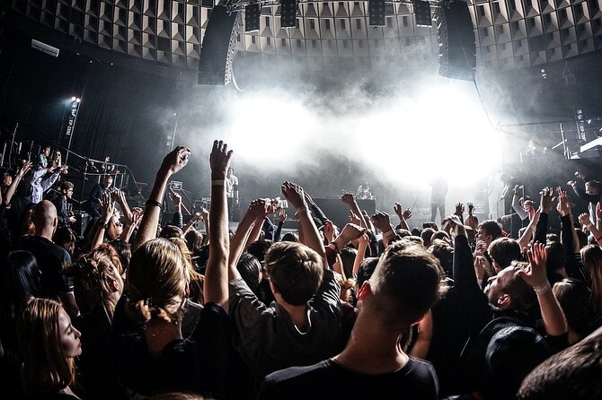 Local Pub Crawl Vienna - Moving through three pubs, lounges, and dance halls
