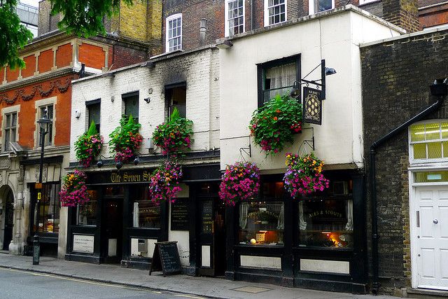 London: 2-Hour Historic Pub Tour - Three pubs, old interiors, and time for a drink