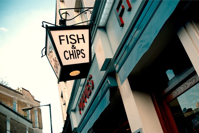 London Food & Drinks Private Tour - British Taverns & Pubs - Poppies Fish and Chips in a 1950s setting