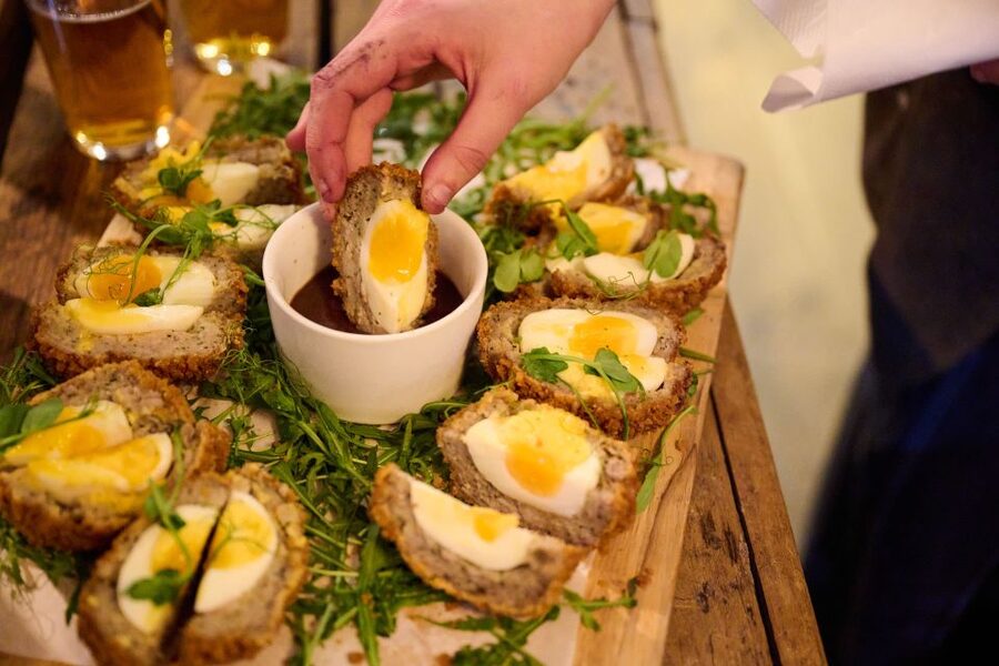 London: Historic Pubs, British Ales & Classic Dishes - Ye Olde Cheshire Cheese and a Dickens-era order