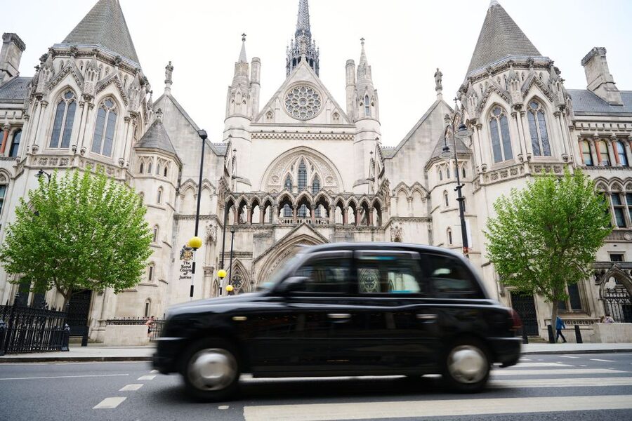 London: Historic Pubs, British Ales & Classic Dishes - Walking, timing, and practical comfort