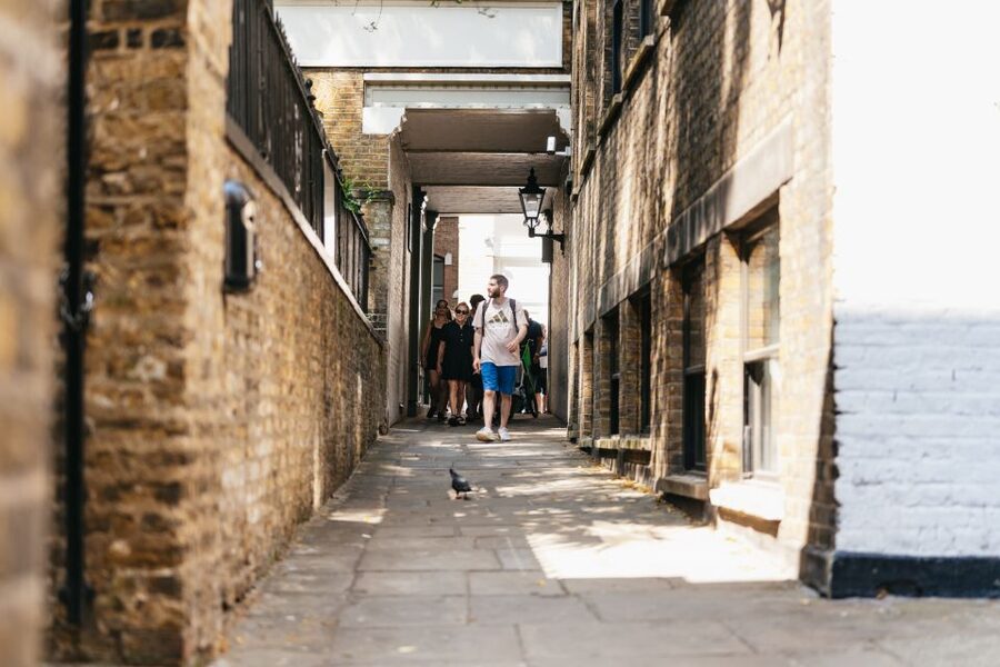 London: Historic Pubs of Central London Walking Tour - Starting at St Paul’s and entering old London