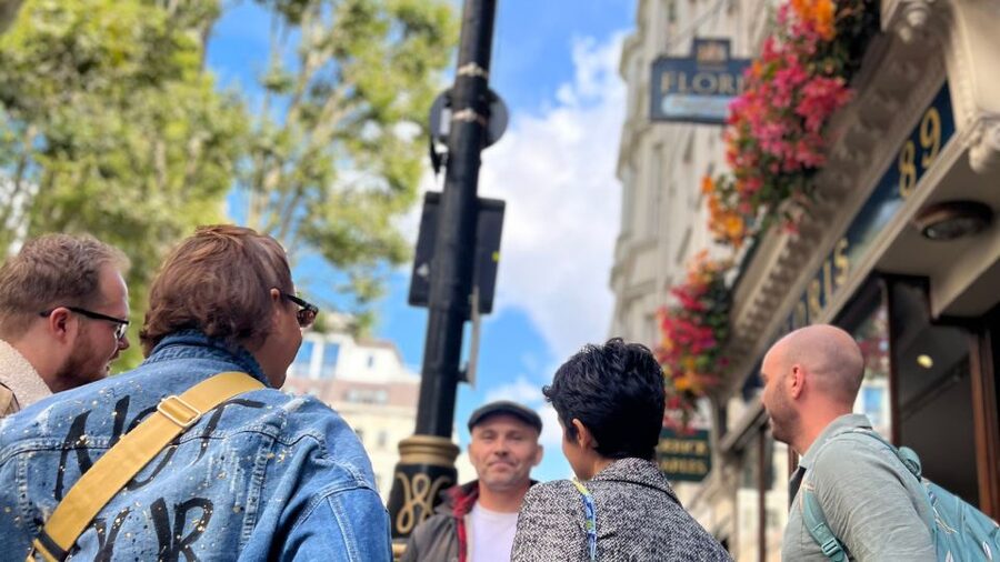 London: Royal Historic Pubs Walking Tour - What the guides add to the afternoon
