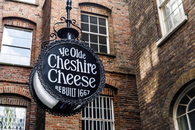 London Small Group Tour of Historical Pubs - The guides make or break the afternoon