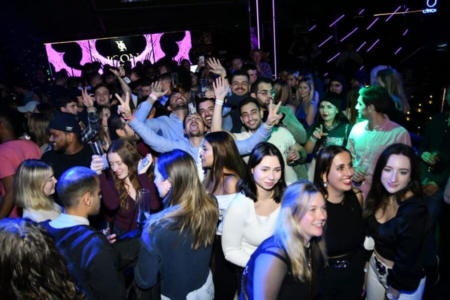 Madrid: Guided Pub Crawl Madrid Experience and Club Entry - Games that make meeting people easier