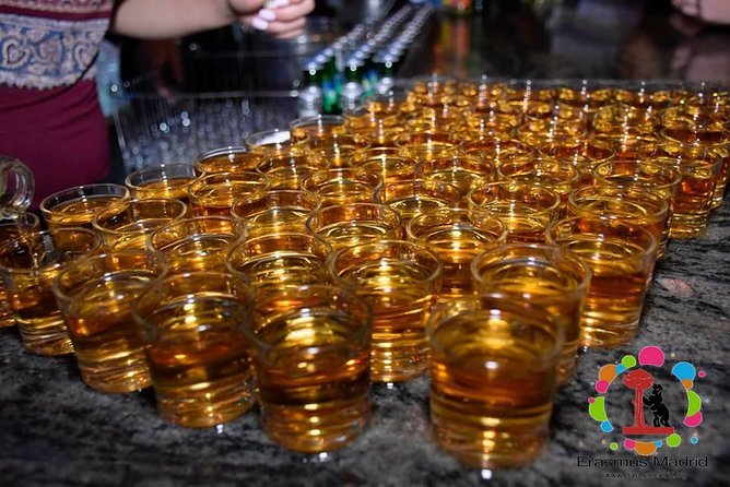 Madrid Halloween Pubcrawl – Open Bar, Shots & VIP Club Entry - Why this Madrid pub crawl works for a first night