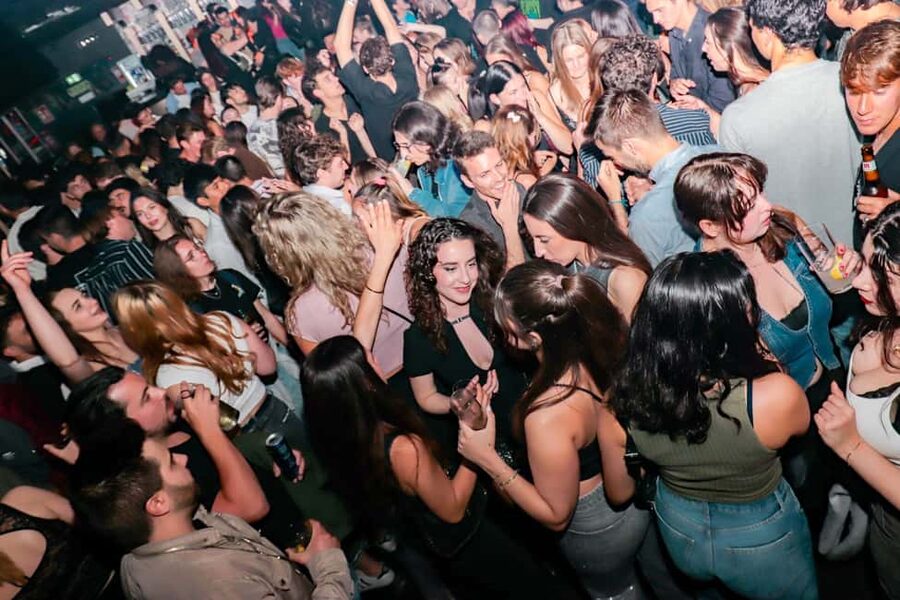Madrid: Top Pub Crawl with Drinks and Free Nightclub Entry - What this Madrid pub crawl is really like