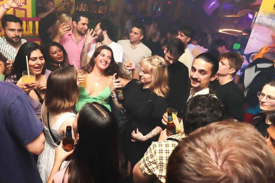 Madrid: Top Pub Crawl with Drinks and Free Nightclub Entry - What the $14 price includes