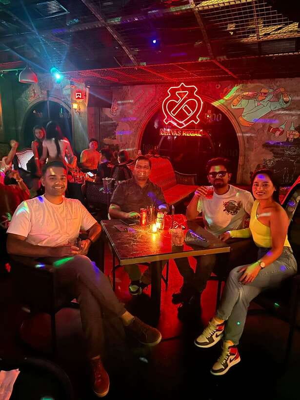 ⭐ Makati Bar Hopping and Pub Crawl Tour with Venus ⭐ - Cocktail Bars, Rooftops, and City Views