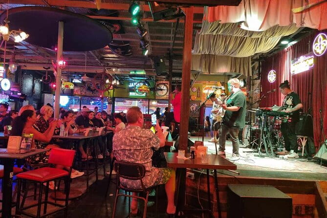 Manila Nightlife And Pub Crawl Tour Makati City - What this Makati night is trying to deliver