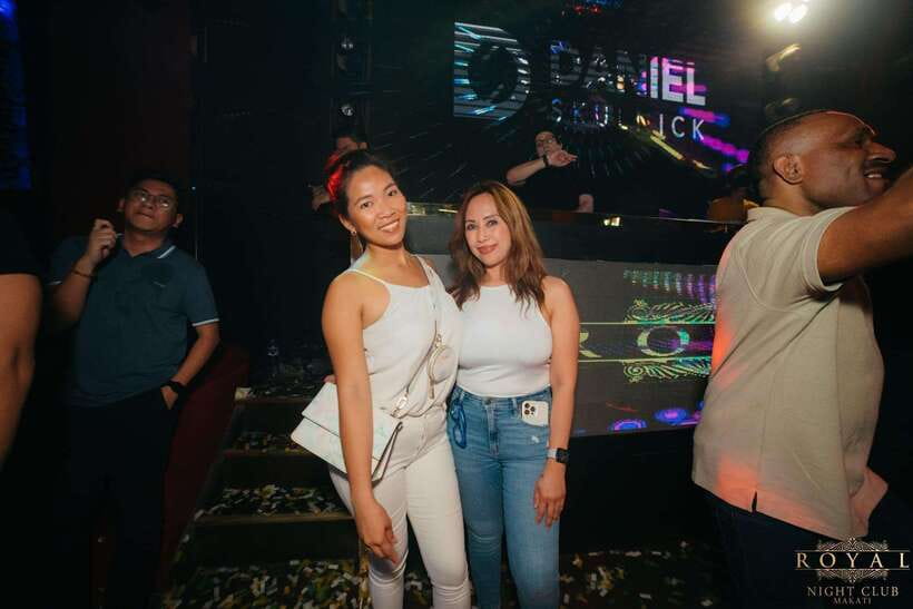Manila Ultimate Nightlife Pub Crawl - Local context from Mari and the guiding style