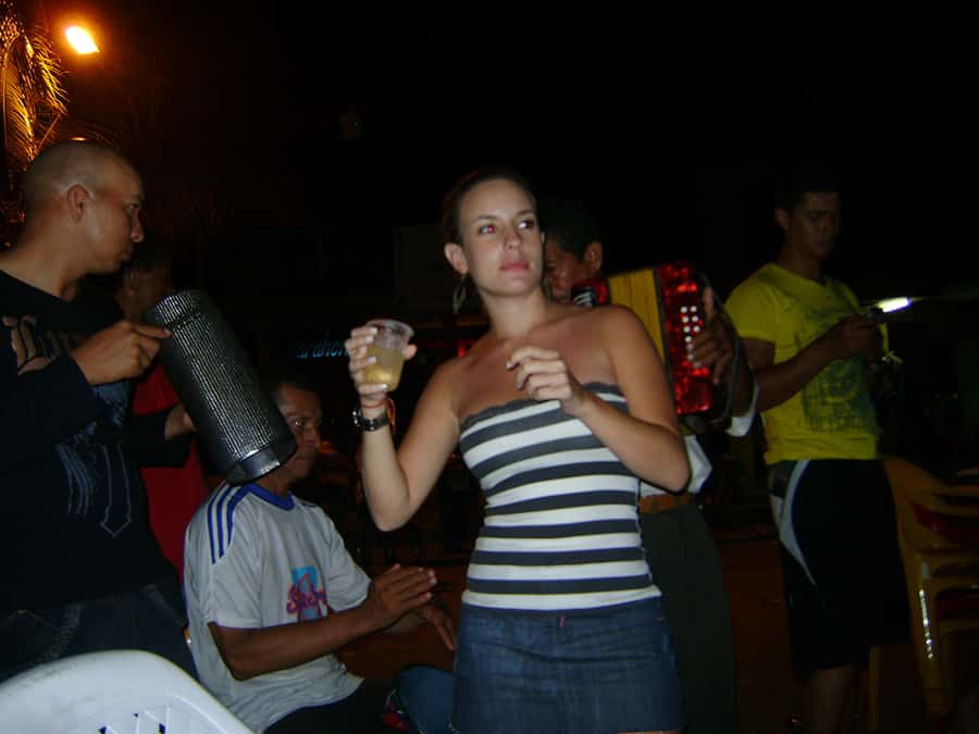 Medellín Pub Crawl Tour with Drinks - The three-hour guided night in Medellín