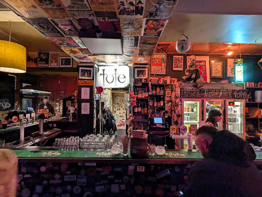 Melbourne Music Venue Pub Crawl with History + 2 Free Drinks - Key points before you book