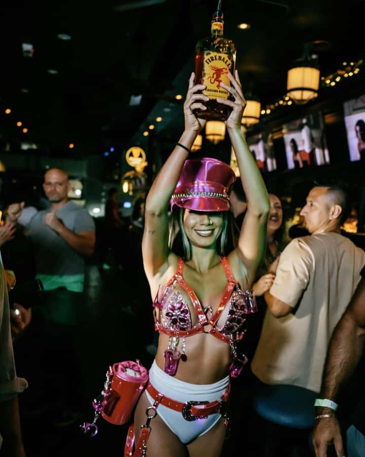 Miami Pub Crawl + Clubbing Experience - Dress code, identification, and timing