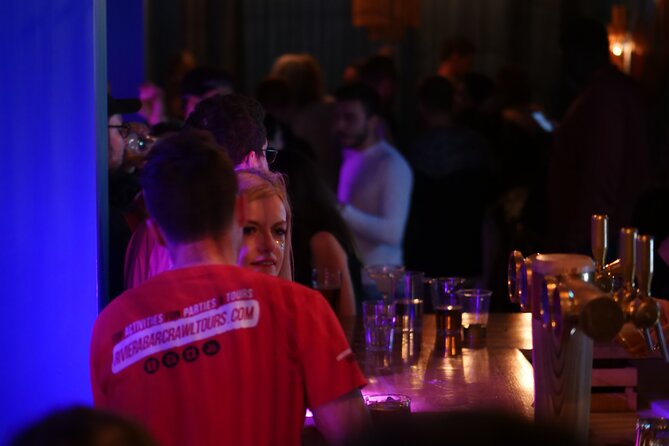 Milan Pub Crawl Party with Free Shots and Drink Deals by Riviera - Superlove Milano, the final stop