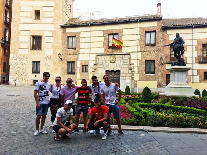 Mysteries & Tapas Tour in Madrid + Pub Crawl - Key points at a glance