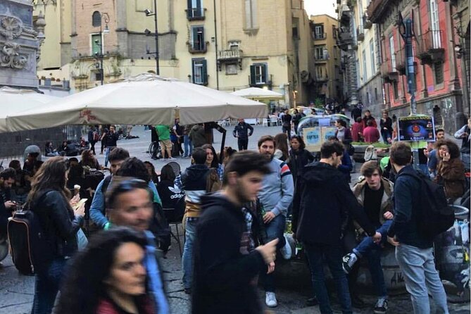 Napoli Pub Crawl in the Old Town - Why this Naples pub crawl works for solo visitors