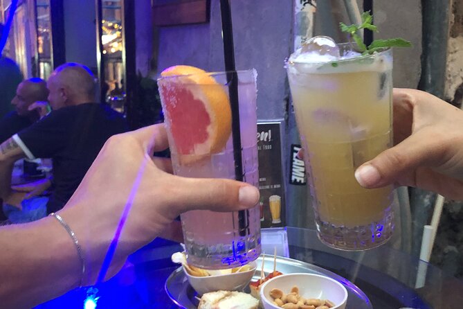 Napoli Pub Crawl in the Old Town - Quartieri Spagnoli, two bars and a taste of local nightlife
