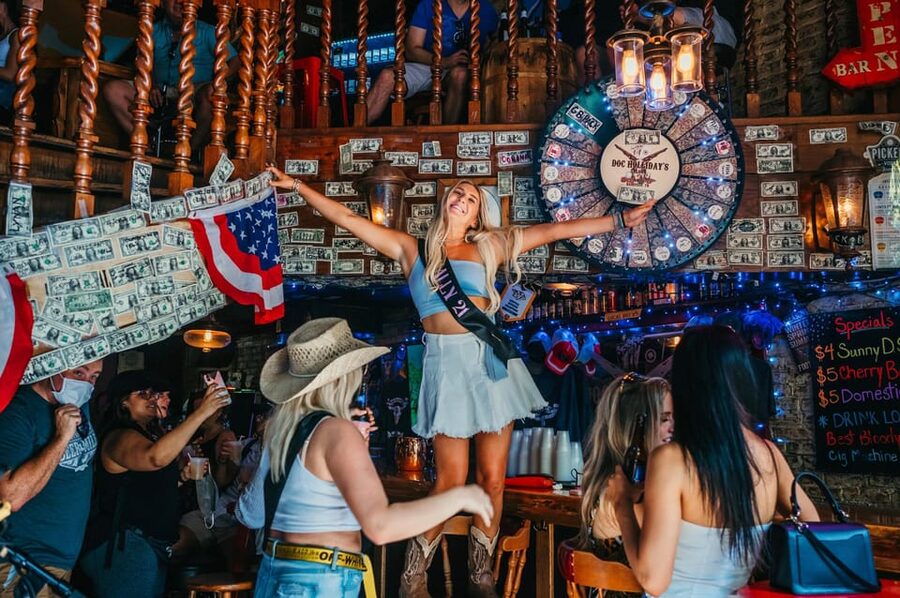 Nashville Bar Crawl: Guided Pub Crawl with Drinks Discounts - The first bar and the opening shot