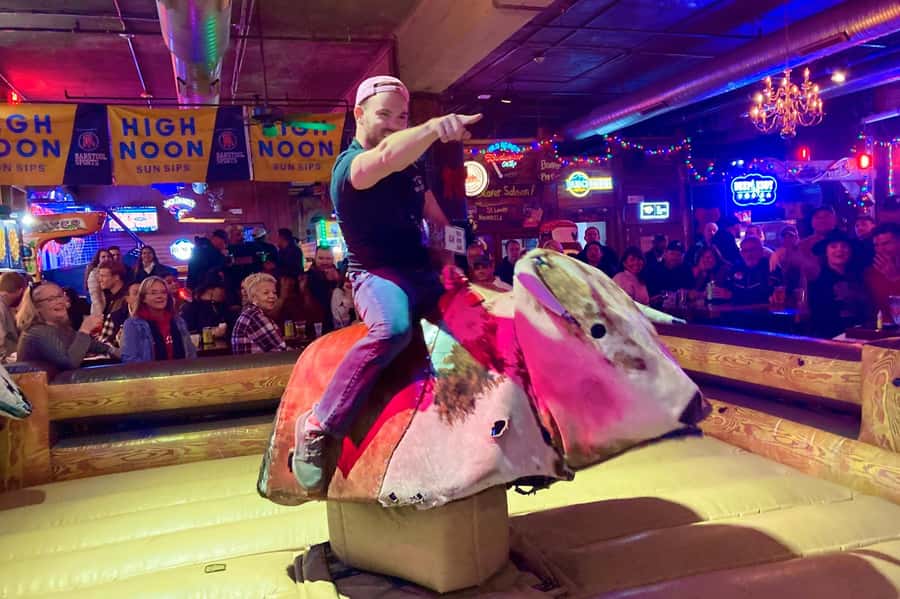Nashville: Music City Pub Crawl - Stop one: meeting the group at Big Shotz