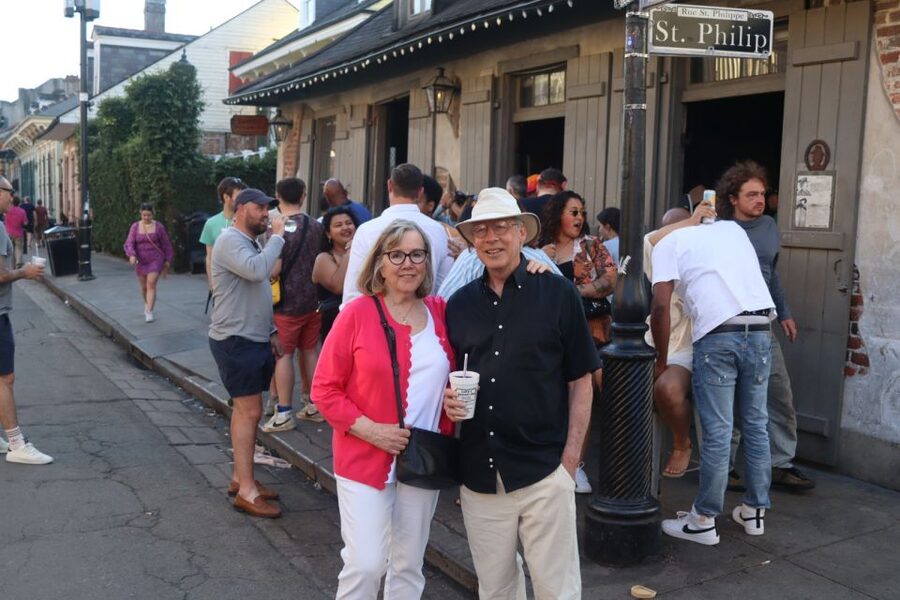 New Orleans: Ghost and Haunted Pub Crawl Tour with Free Shot - Cameras, ghost photos, and keeping expectations sensible