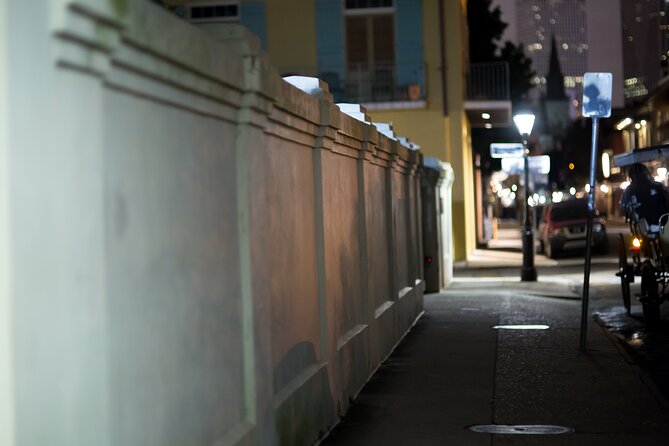 New Orleans Ghosts Boos and Booze Haunted Pub Crawl - What this $36 New Orleans tour is really selling