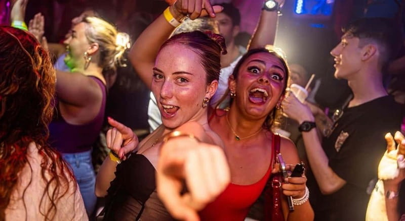 Nice: Bar/Pub Crawl with Free Shots and VIP Entry - The Nightclub Finish and VIP Entry