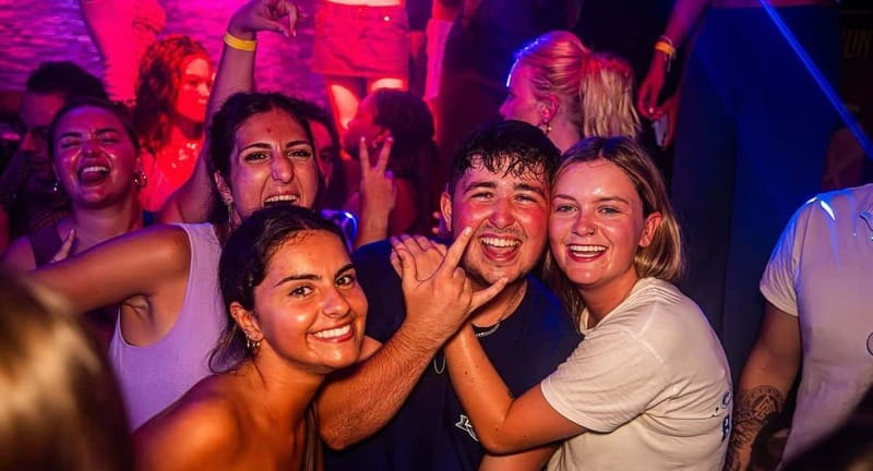 Nice: Bar/Pub Crawl with Free Shots and VIP Entry - Who Should Book This Night Out?