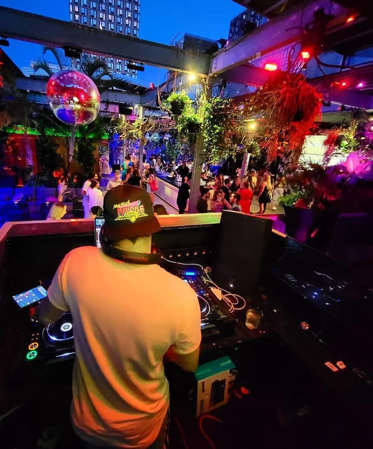 NYC Pub Crawl and Rooftop Clubbing Experience - Moving Through Four Bars and Clubs