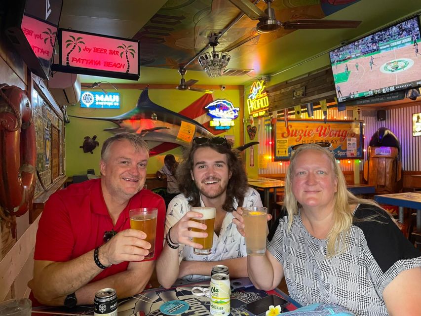 Oahu: Sips & Secrets of Hawaii Pub Crawl - What the history adds to a night out