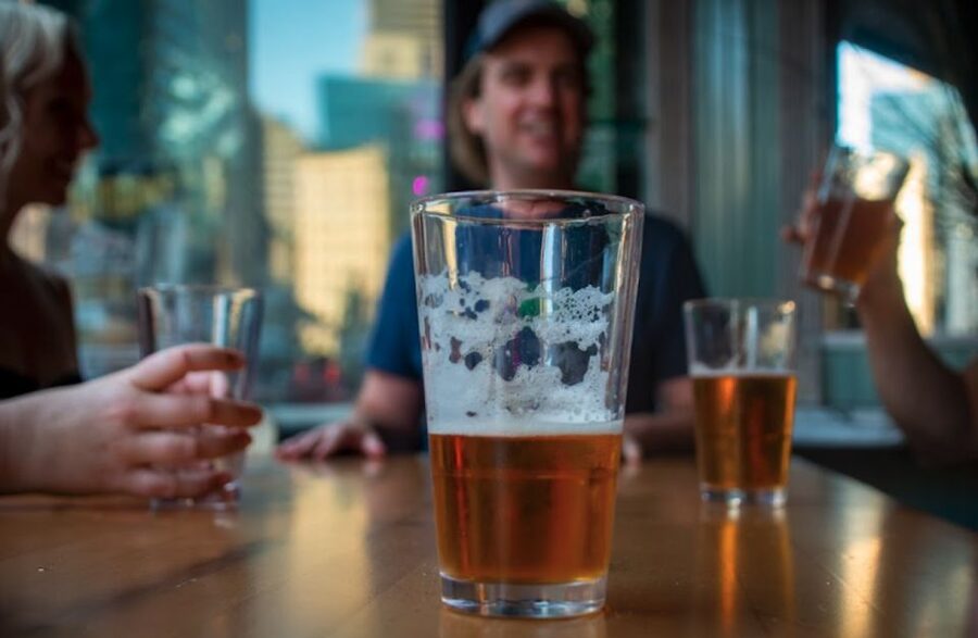 Oahu: Sips & Secrets of Hawaii Pub Crawl - Choosing between the Beer Bundle and Dry Run