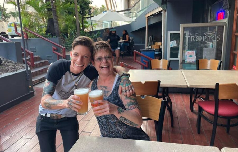 Oahu: Sips & Secrets of Hawaii Pub Crawl - Rain, identification, and other practical details