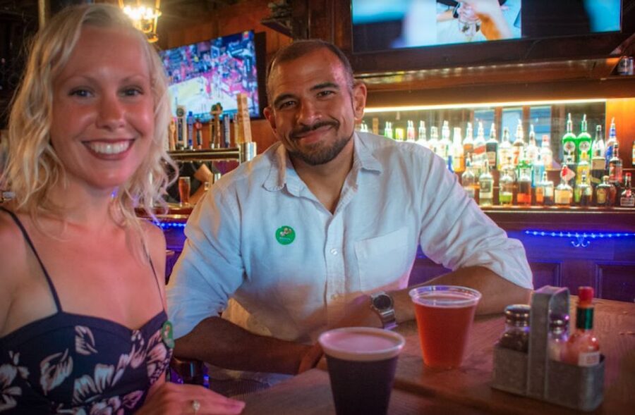 Oahu: Sips & Secrets of Hawaii Pub Crawl - The meeting point is easy to miss