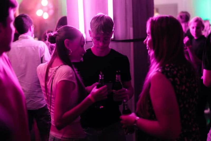 Original Hamburg Pub Crawl Sex & Crime St. Pauli Tour - VIP club entry at the final stop