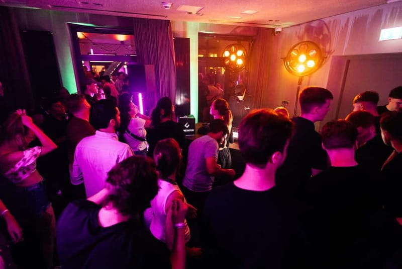Original Hamburg Pub Crawl Sex & Crime St. Pauli Tour - Should you book the Original Hamburg Pub Crawl?
