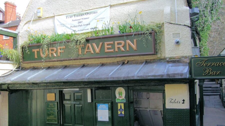 Oxford: Historic Pubs & Taverns Guided Walking Tour - High Street and Oxford’s old drinking culture