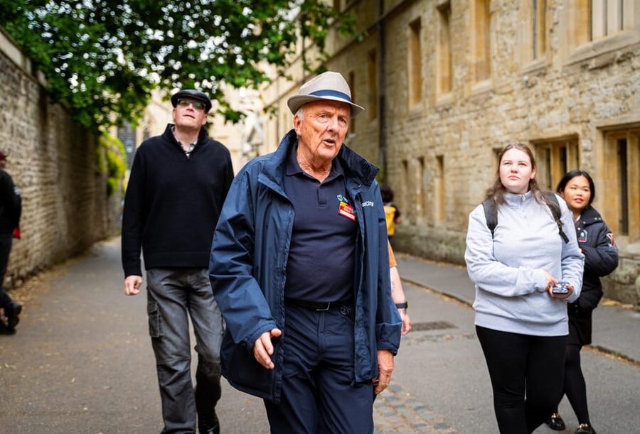 Oxford: Historic Pubs & Taverns Guided Walking Tour - Starting at Carfax Tower on Queen Street