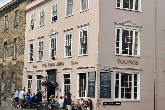 Oxford Pub Tour: Historic Pubs and Local Brews - The White Horse introduces cask ale and Oxford stories