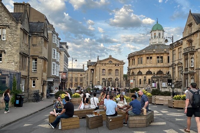 Oxford Pub Tour: Historic Pubs and Local Brews - Start with food at Oxford Covered Market