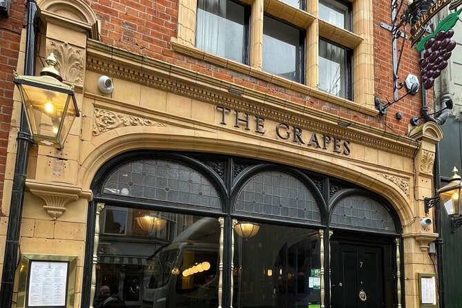 Oxford's Historic Pubs: A Self-Guided Walking Tour - The Bear and Oxford’s oldest-pub question
