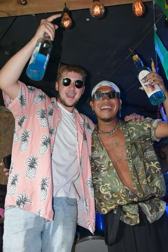Pai Pub Crawl: The Best Nightlife in Town! - Stop one: local drinks and a quick social start