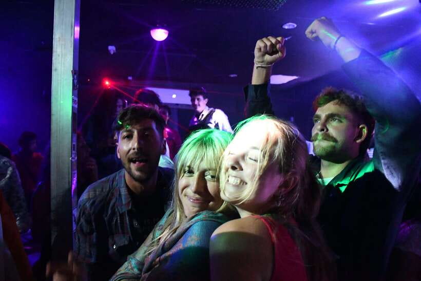 Pai Pub Crawl: The Best Nightlife in Town! - The free bucket and what 350 THB really buys