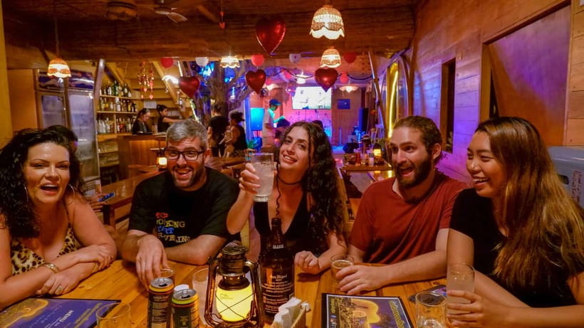 Panglao Bohol Island: Alona Beach Pub Crawl with Drinks - Local Beer and Filipino Bar Culture