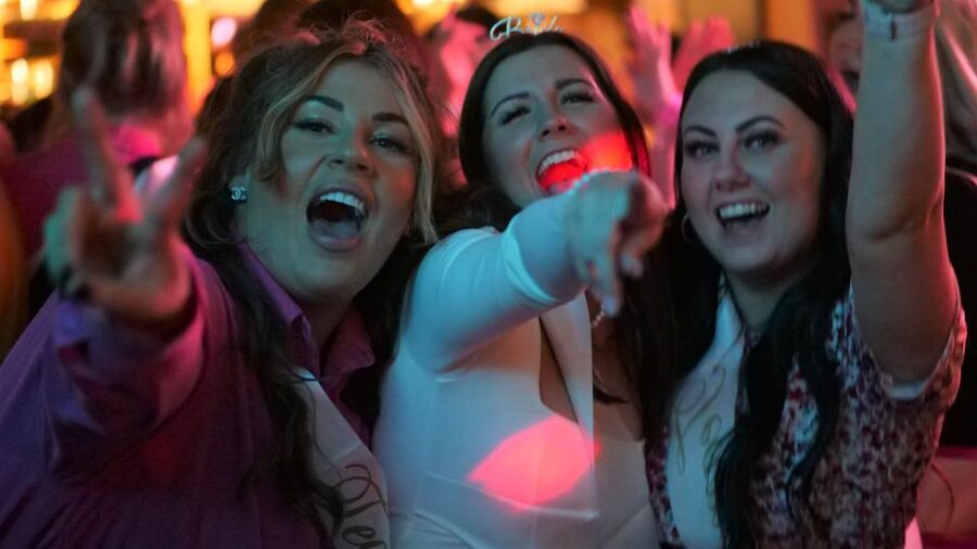 Paris: Latin Quarter Guided Pub Crawl to Bars and Clubs - How much value do you get for the price?