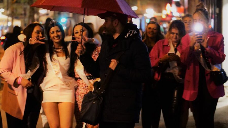 Paris: Latin Quarter Guided Pub Crawl to Bars and Clubs - Practical advice for a smoother evening