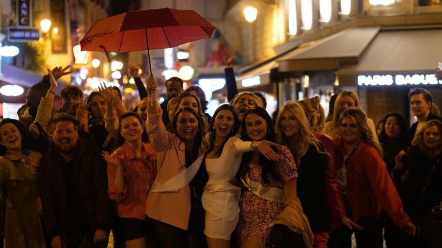 Paris: Latin Quarter Guided Pub Crawl to Bars and Clubs - Three bars, three chances to meet people